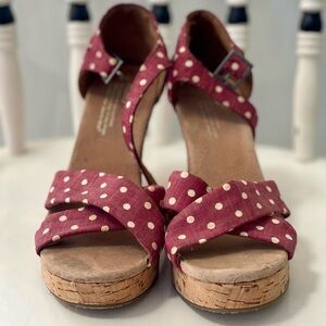 Adorable Vintage’esque Polka Dot Wedges